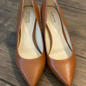 New Alfani Jeulescog Cognac Heels/Size 7/Leather/Smoke-free & Pet-free home